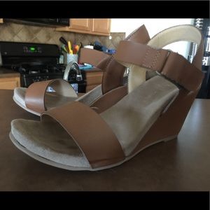 Chinese Laundry Wedge Sandals (Nude)